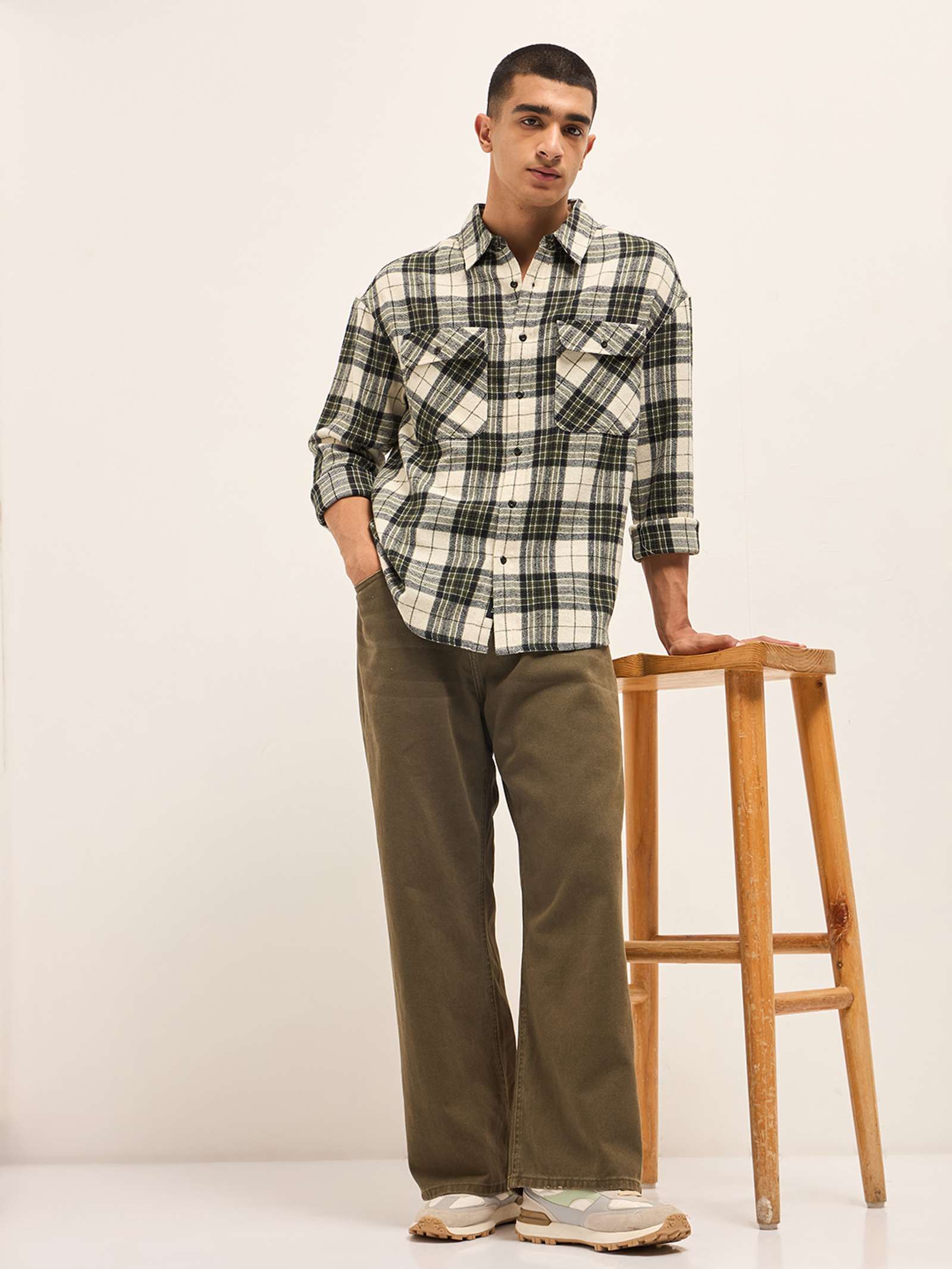Outfit Day Apparel – Checked Flannel Shirt (Olive & Cream)