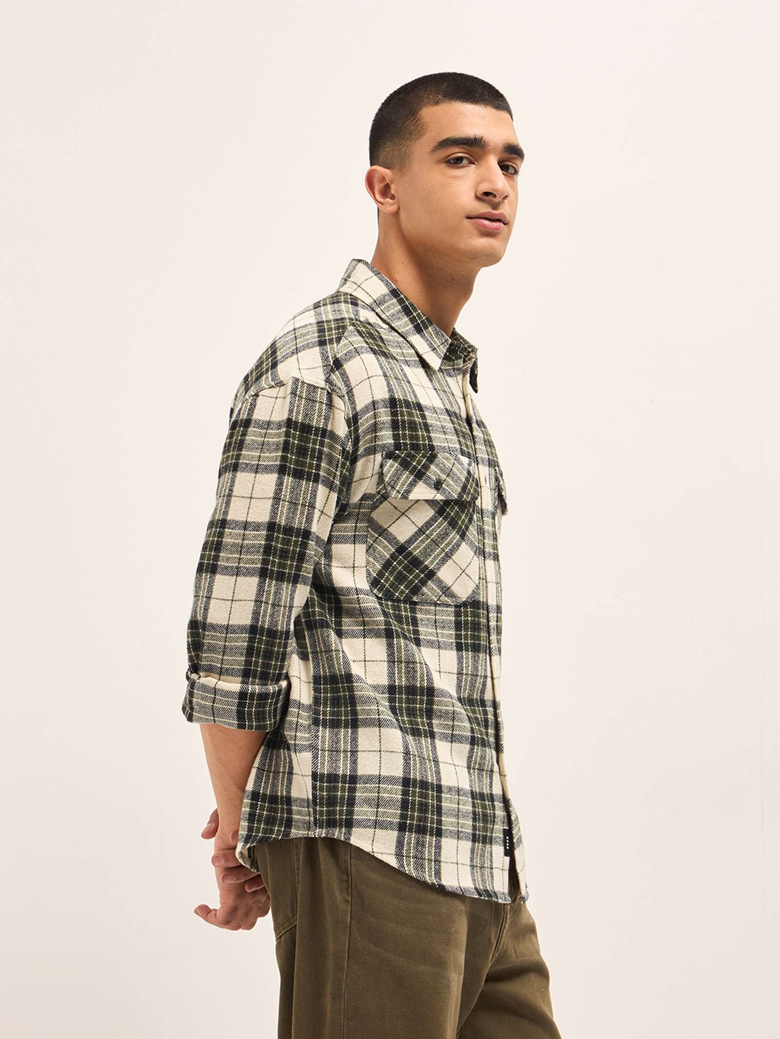 Outfit Day Apparel – Checked Flannel Shirt (Olive & Cream)